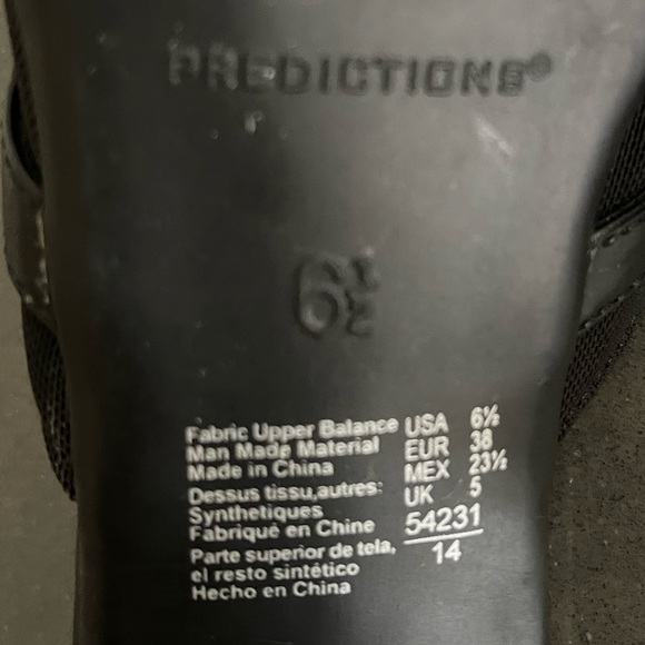 PREDICTIONS SLIP IN BLACK 2” HEELS. Buckle accent. Size 6.5. - Picture 2 of 7